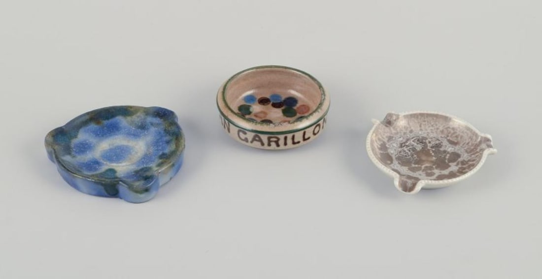 French ceramicists. Two ashtrays and a small bowl. Mid-20th C. - 2