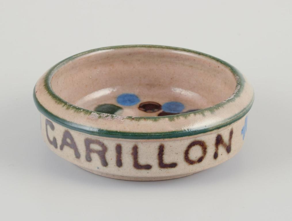 French ceramicists. Two ashtrays and a small bowl. Mid-20th C. - 4