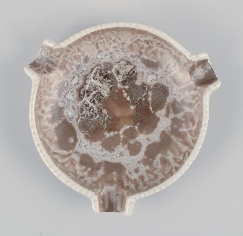French ceramicists. Two ashtrays and a small bowl. Mid-20th C. - 7