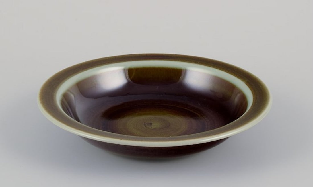 Marianne Westman for Rorstrand, Sweden. Four pieces of 'Maya' stoneware. A teapot, two deep plates, - 7
