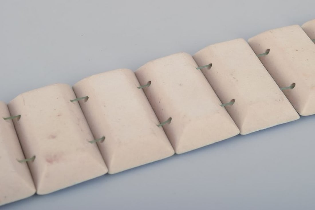 Ole Bjorn Kruger, Danish sculptor and ceramicist. Unique stoneware bracelet in blue shades. - 7