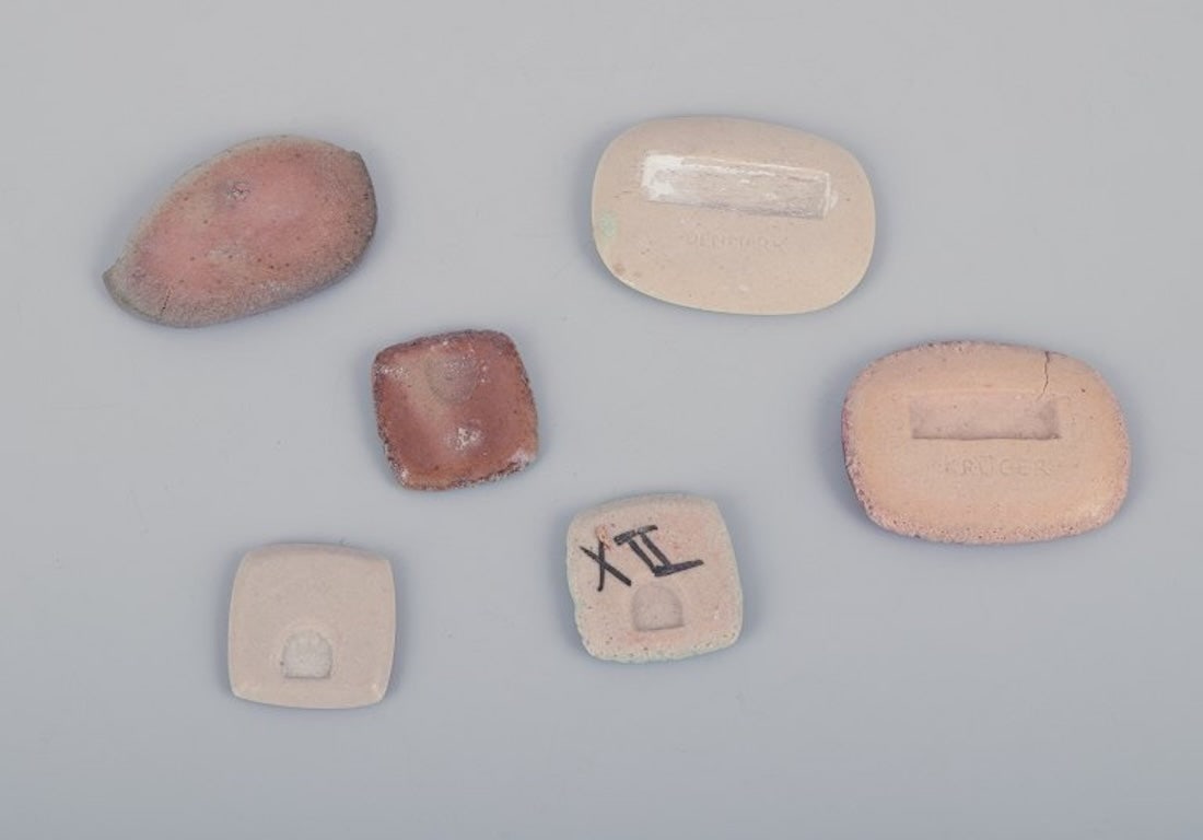 Ole Bjorn Kruger, Danish sculptor and ceramicist. Six unique glazed stoneware brooches in blue and - 7