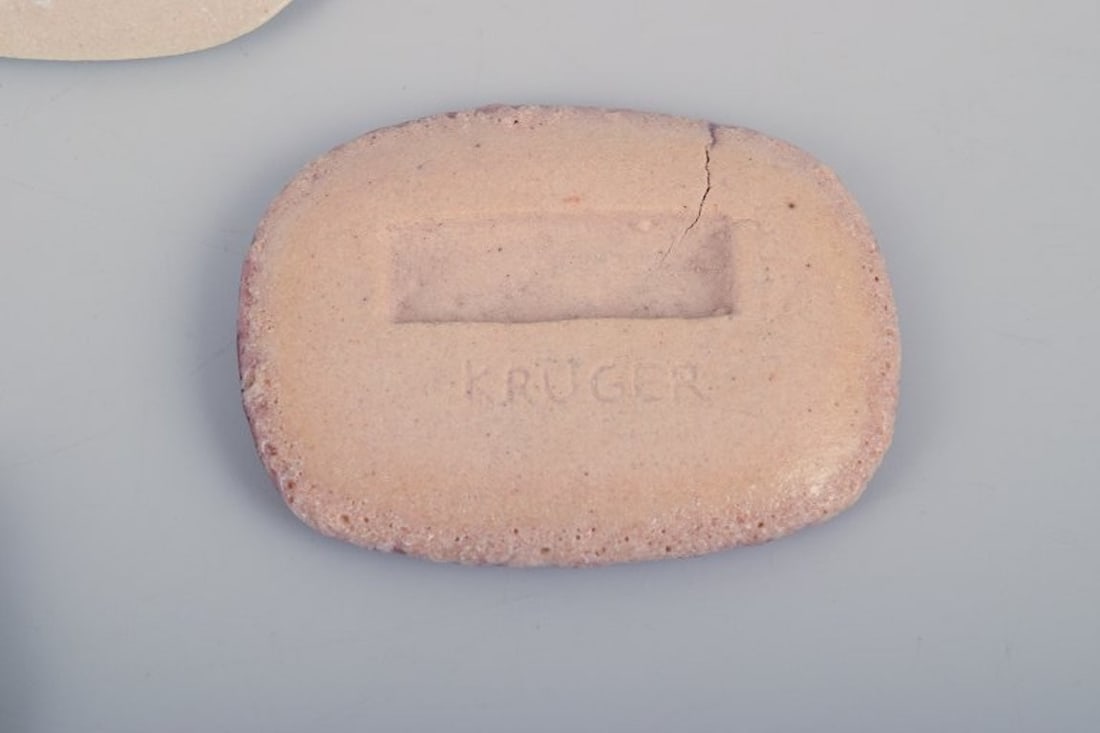 Ole Bjorn Kruger, Danish sculptor and ceramicist. Six unique glazed stoneware brooches in blue and - 8