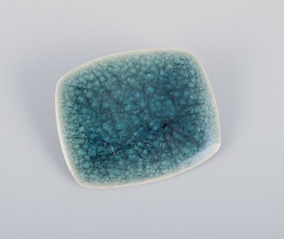 Ole Bjorn Kruger, Danish sculptor and ceramicist. Five unique brooches in glazed stoneware in blue, - 4