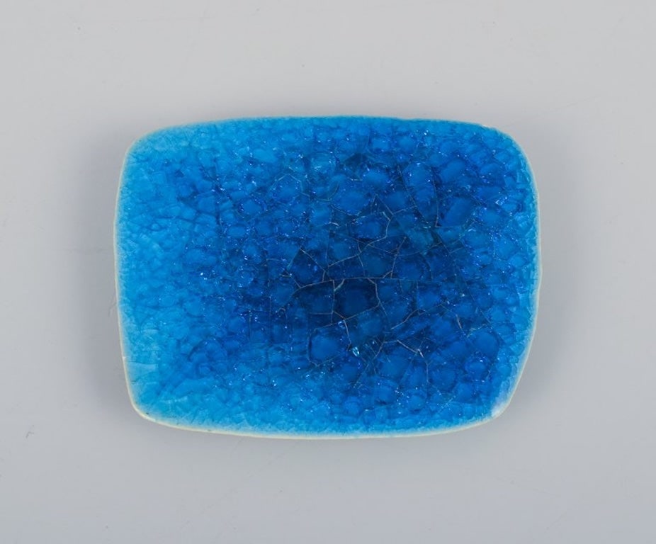 Ole Bjorn Kruger, Danish sculptor and ceramicist. Five unique brooches in glazed stoneware in blue - 8