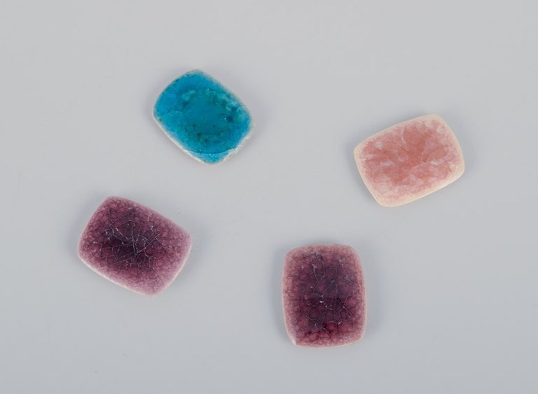 Ole Bjorn Kruger, Danish sculptor and ceramicist. Eleven unique brooches/ear clips in glazed - 4