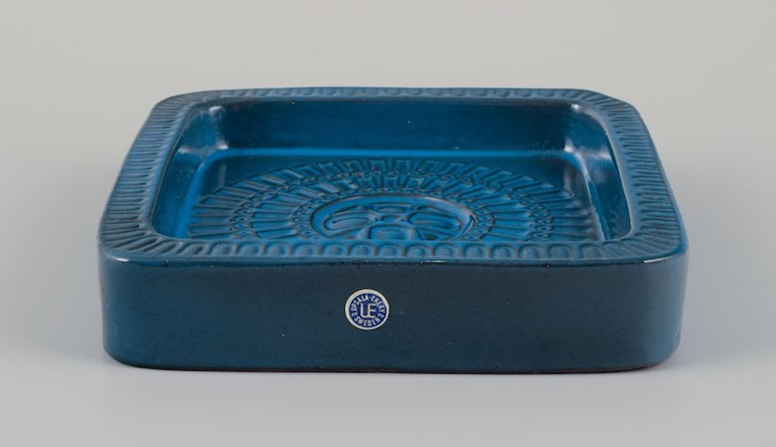 Mari Simmulson for Upsala-Ekeby, Sweden. Square ceramic bowl with geometric pattern. Approximately - 4