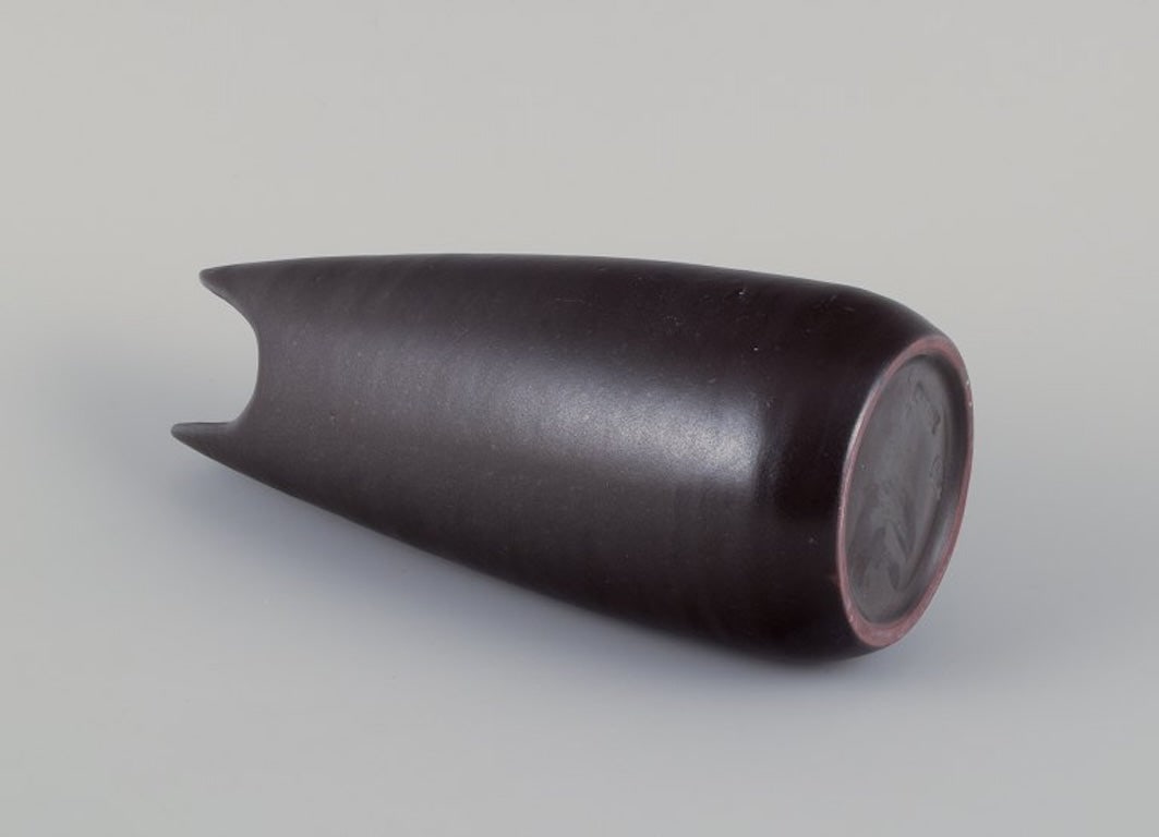Mari Simmulson for Upsala-Ekeby, Sweden. Ceramic vase with dark brown glaze. Mid-20th century. - 7