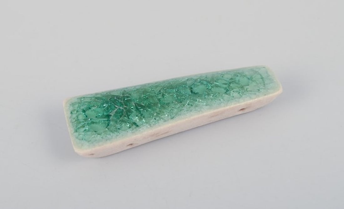 Ole Bjorn Kruger, Danish sculptor and ceramicist. Ten unique brooches in glazed stoneware in blue - 7