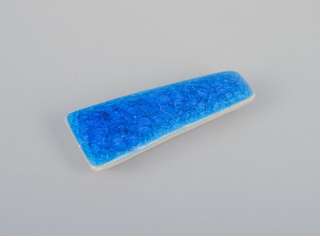 Ole Bjorn Kruger, Danish sculptor and ceramicist. Ten unique brooches in glazed stoneware in blue - 6