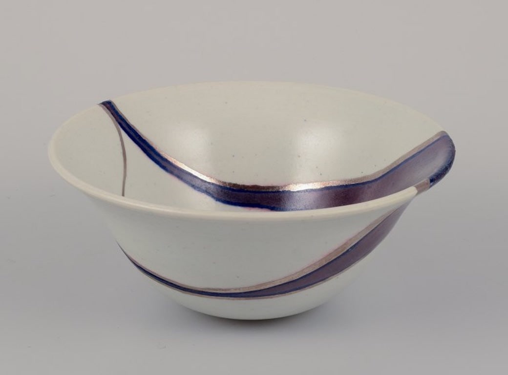 European studio ceramist. Unique ceramic bowl. Iron glaze. Late 20th century. - 4