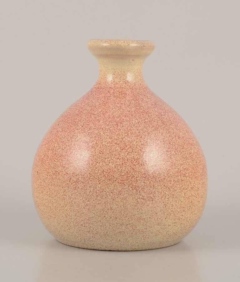 European Studio Ceramist. Unique ceramic vase, round shape. Approximately 1980s. - 4