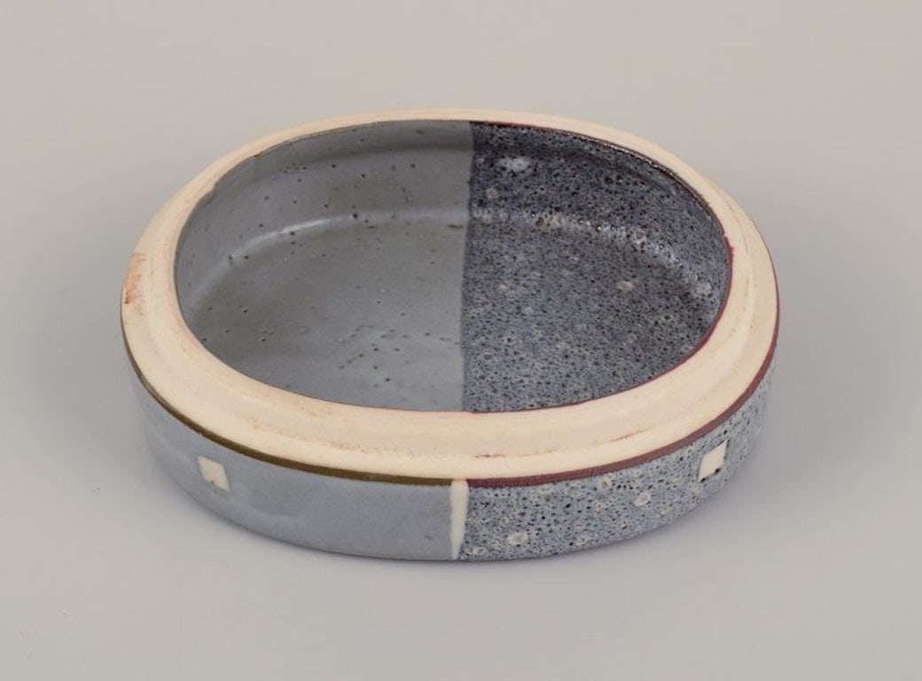 Malene Mullertz, Danish ceramist. Unique lidded box in ceramics. Dated '91. - 4