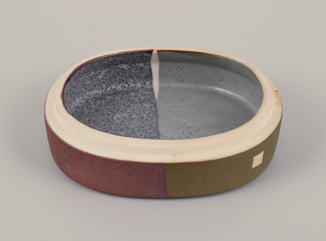 Malene Mullertz, Danish ceramist. Unique lidded box in ceramics. Dated '91. - 6