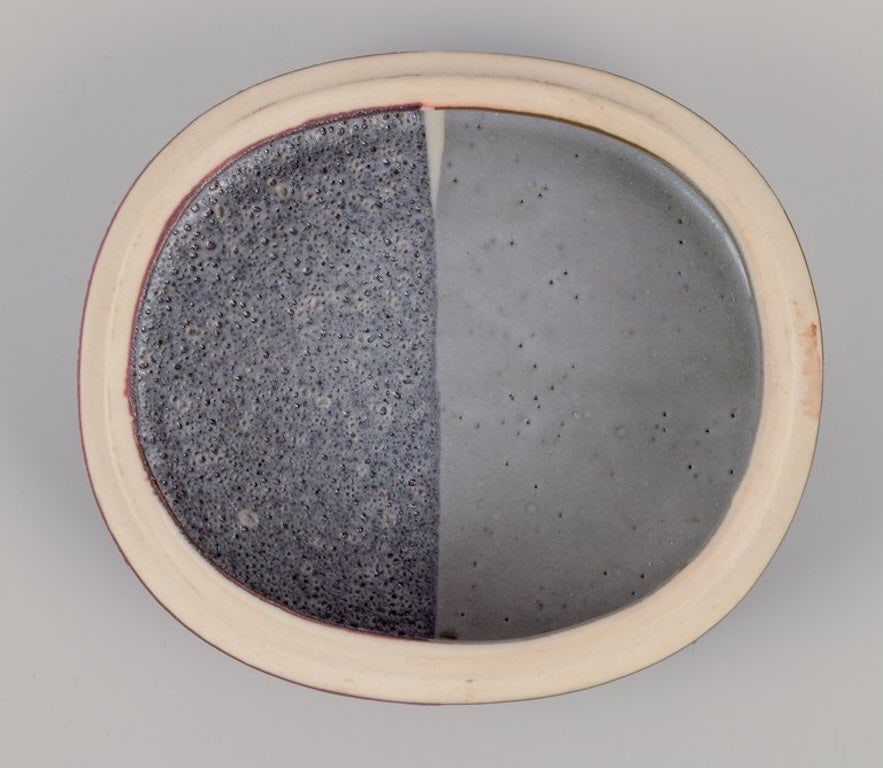 Malene Mullertz, Danish ceramist. Unique lidded box in ceramics. Dated '91. - 7