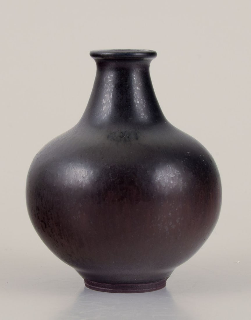 Berndt Friberg for Gustavsberg Studio. Early miniature ceramic vase. 1940s - 4