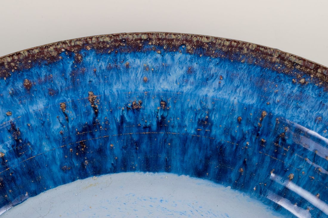 Frank Tromborg, Danish ceramist. Own workshop. Colossal ceramic bowl in bluish hues. - 4