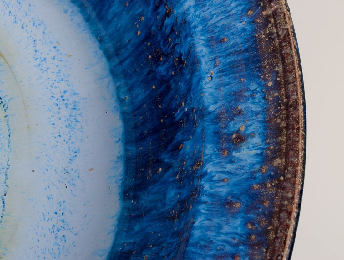 Frank Tromborg, Danish ceramist. Own workshop. Colossal ceramic bowl in bluish hues. - 6