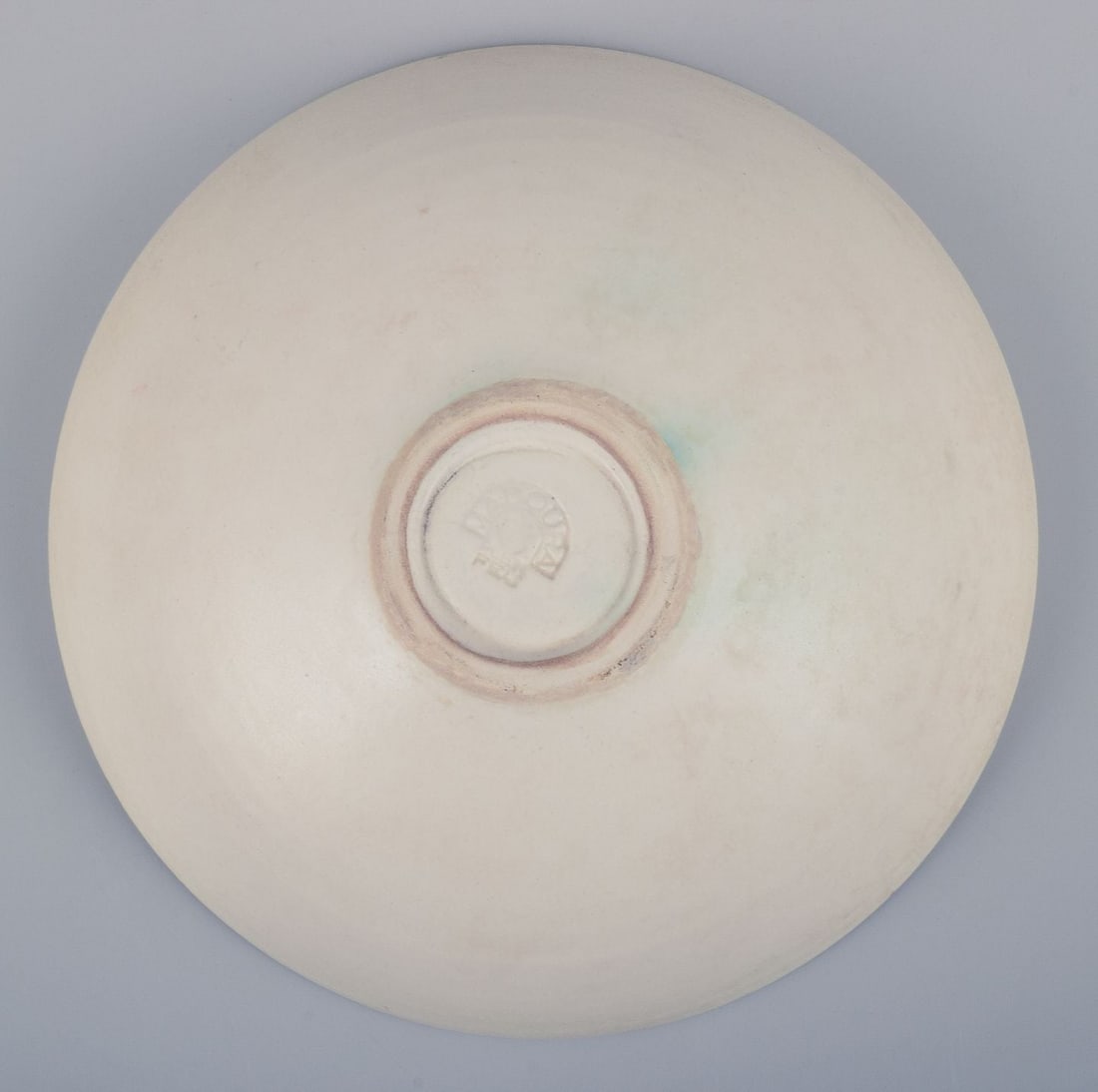 Suzanne Ramie for Atelier Madoura, France. Round ceramic bowl. Glaze in light tones. Mid-20th C. - 7