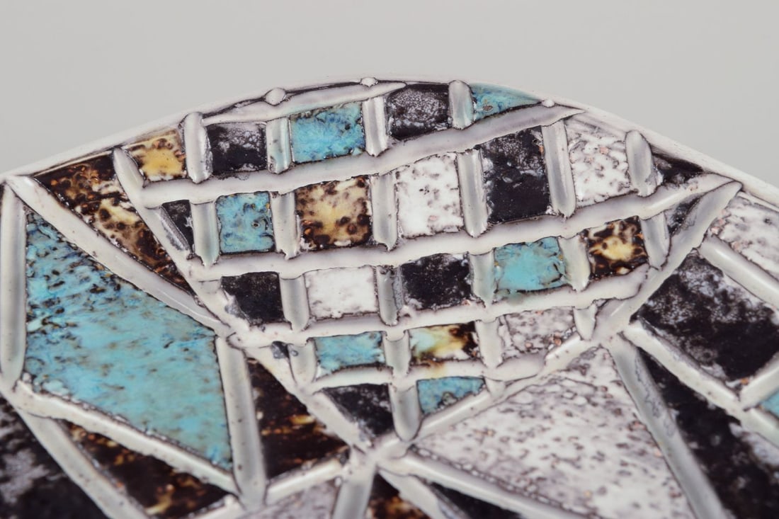 Ingrid Atterberg for Upsala Ekeby. Large ceramic dish. Geometric pattern. Approx. 1960. - 7