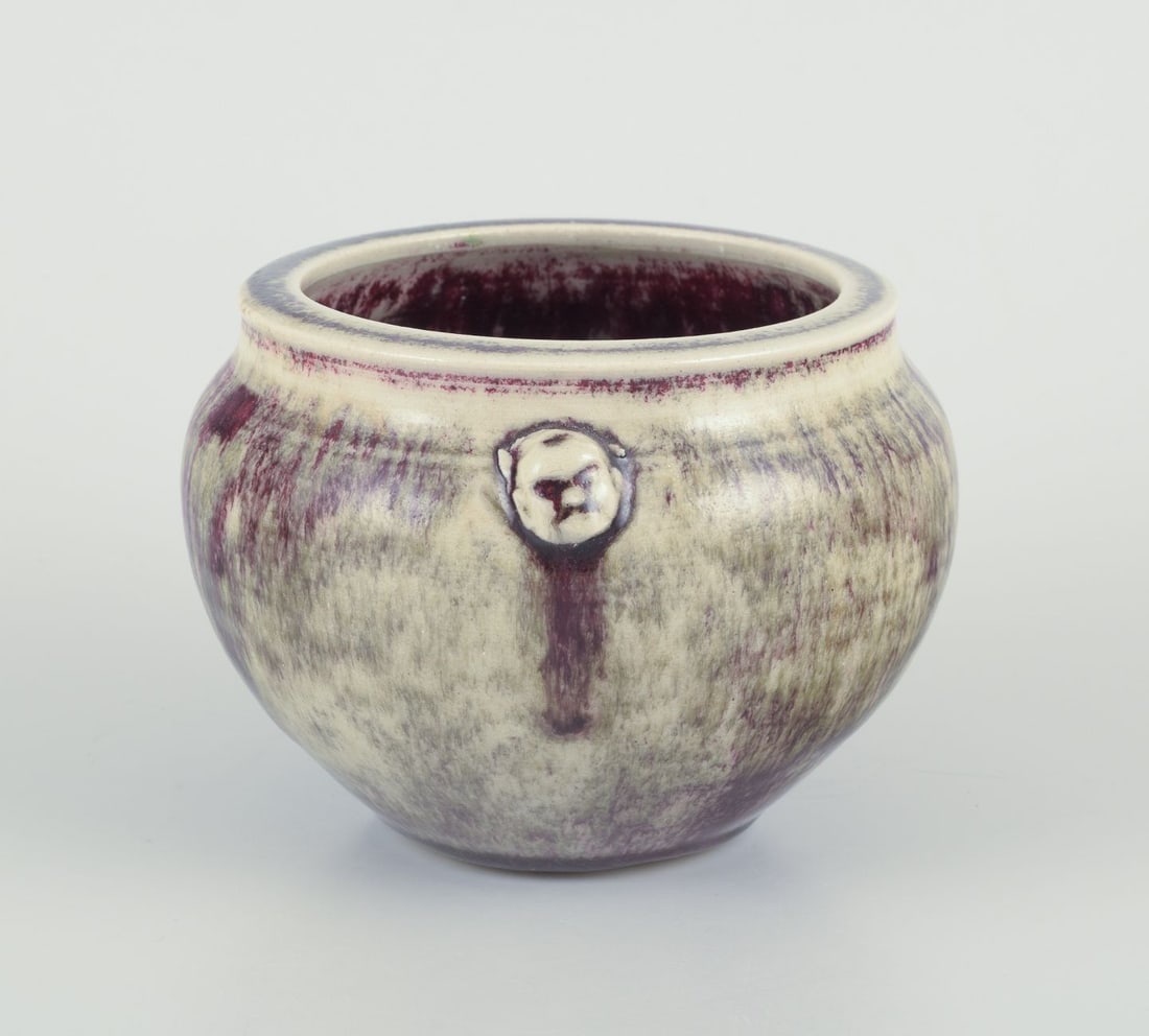 Rolf Fagerberg, Swedish ceramicist. Ceramic jar. Glaze in violet and sand colored tones. Late 20th - 2