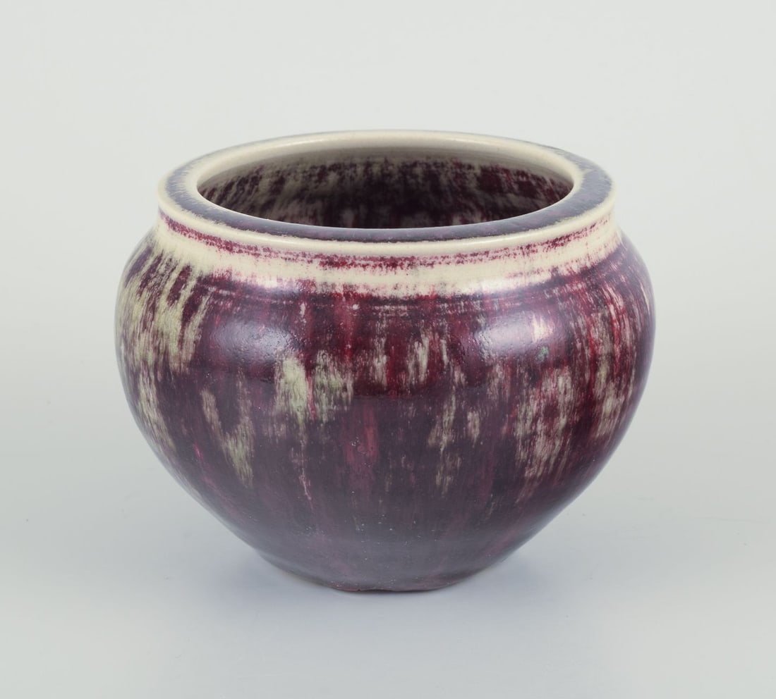 Rolf Fagerberg, Swedish ceramicist. Ceramic jar. Glaze in violet and sand colored tones. Late 20th - 3