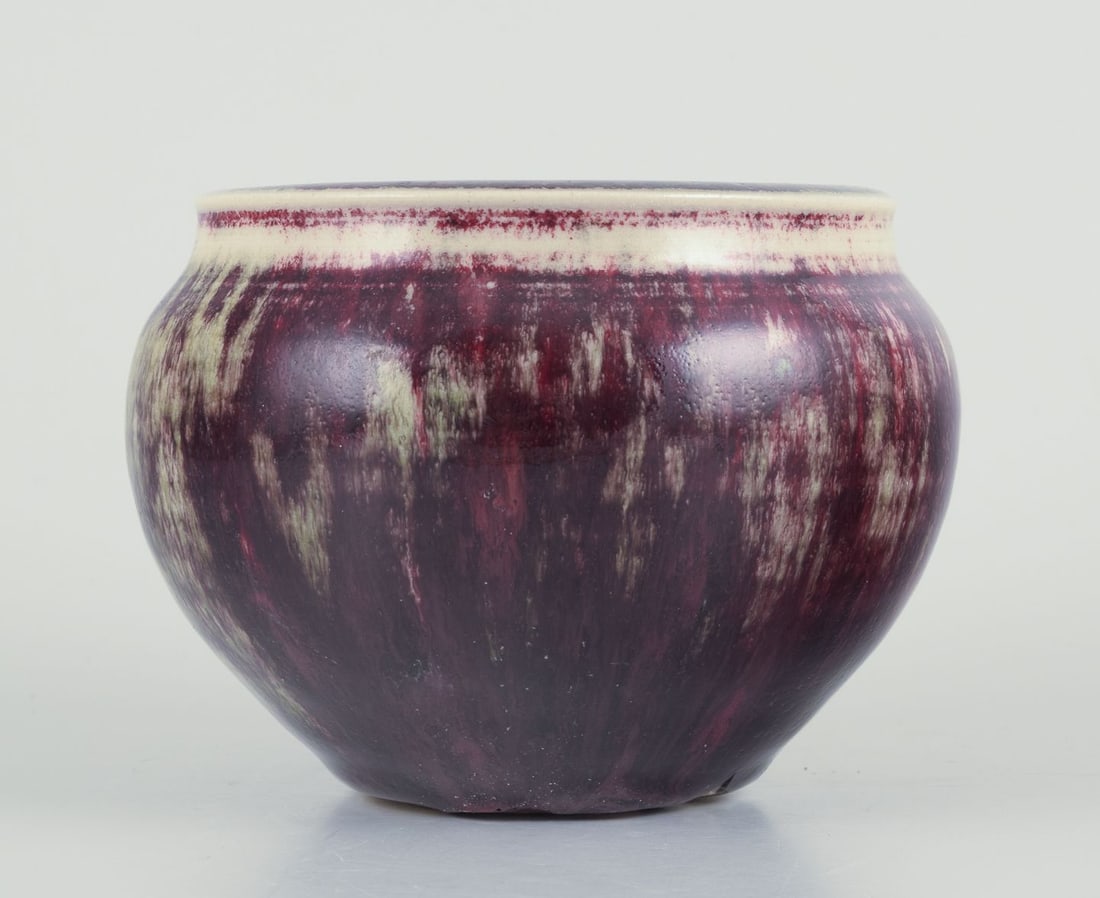Rolf Fagerberg, Swedish ceramicist. Ceramic jar. Glaze in violet and sand colored tones. Late 20th - 4