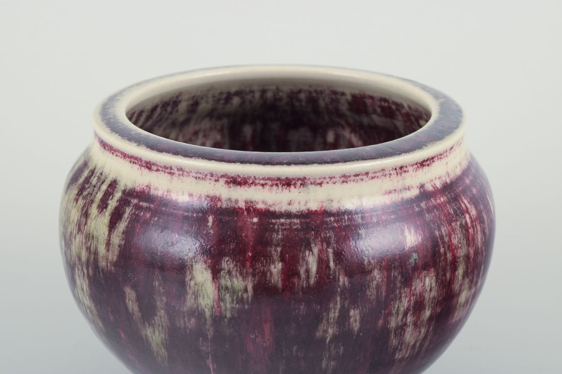 Rolf Fagerberg, Swedish ceramicist. Ceramic jar. Glaze in violet and sand colored tones. Late 20th - 5