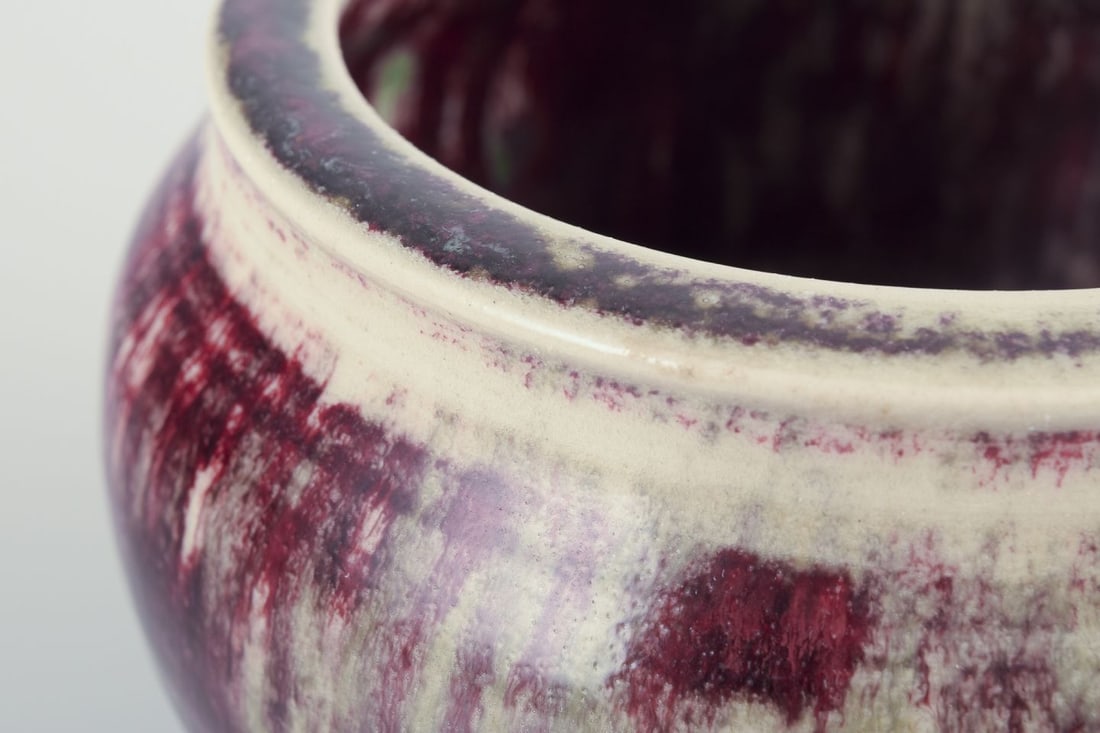 Rolf Fagerberg, Swedish ceramicist. Ceramic jar. Glaze in violet and sand colored tones. Late 20th - 7