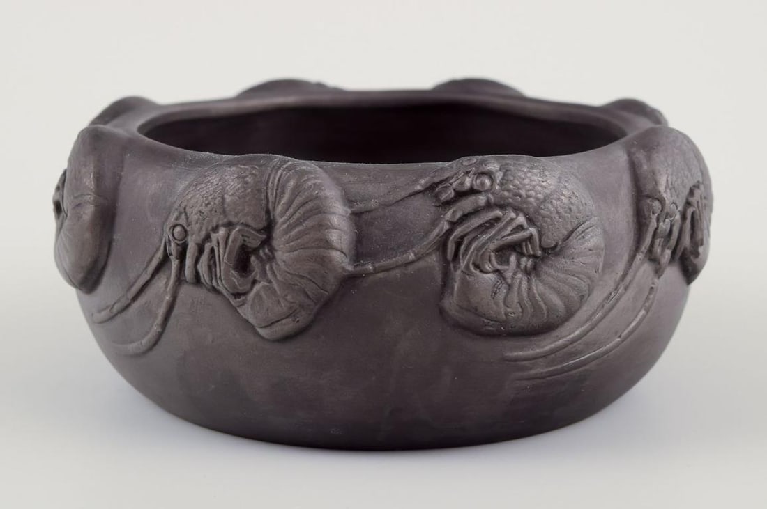 Hjorth, Bornholm. Two beautiful vases and a bowl in black terracotta. Early 1900s. - 8
