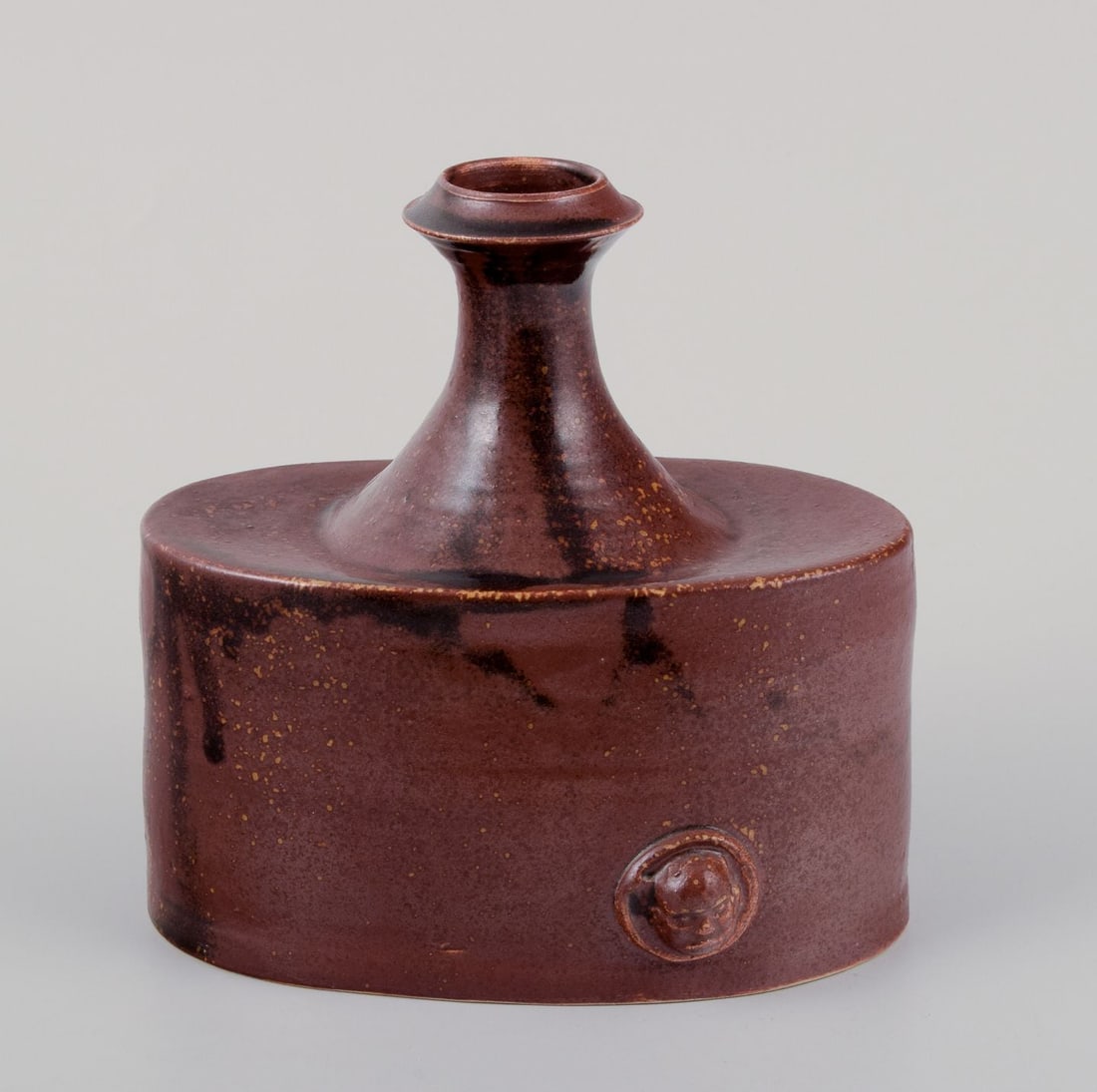 Rolf Fagerberg, Swedish ceramicist. Ceramic vase with glaze in shades of brown. Late 20th C.: Rolf Fagerberg (1934-2008). Swedish ceramicist. Unique ceramic vase. Glaze in shades of brown. Late 1900s. Signed. Perfect condition. Dimensions: Width 14.5 cm. x Height 14.0 cm. Reserve: $168.00