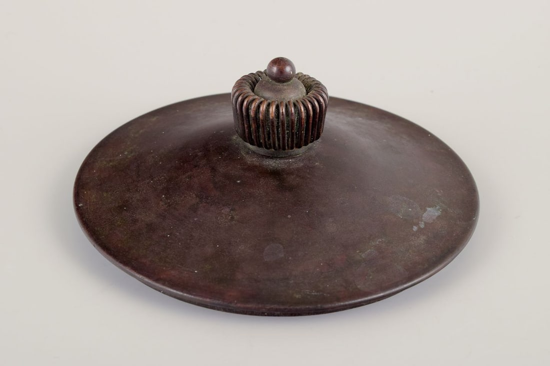 Arne Bang, Denmark. Lidded jar in glazed ceramic in shades of brown. Mid-20th C. - 7