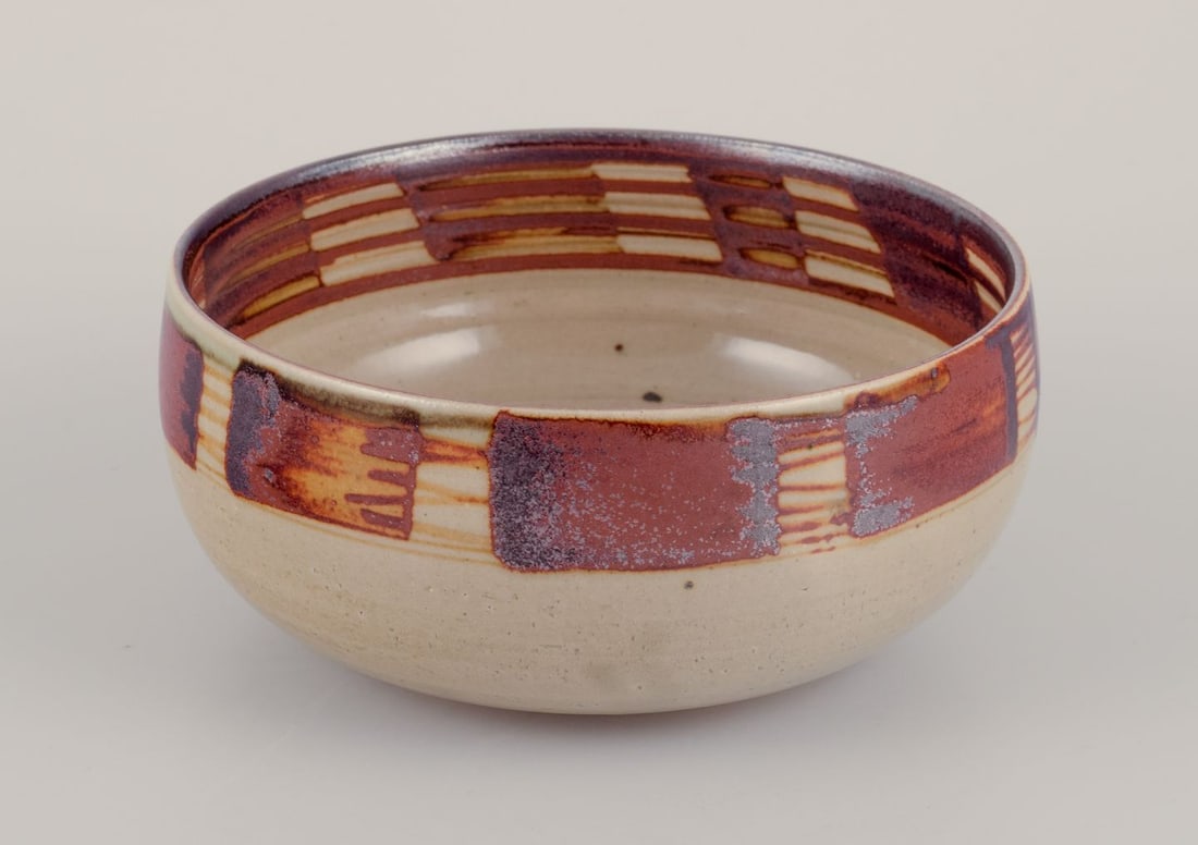 Hjort, Bornholm. Ceramic bowl with glaze in brown and sand colored shades. Ca. 1970s. - 3