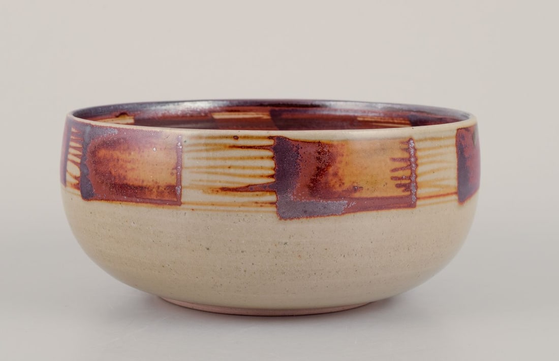 Hjort, Bornholm. Ceramic bowl with glaze in brown and sand colored shades. Ca. 1970s. - 4