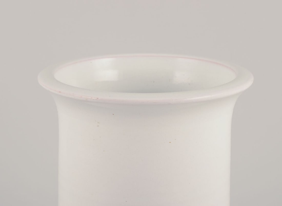 Kahler, Denmark. Large ceramic vase. White glazed classic shape. 1930/40's. - 3