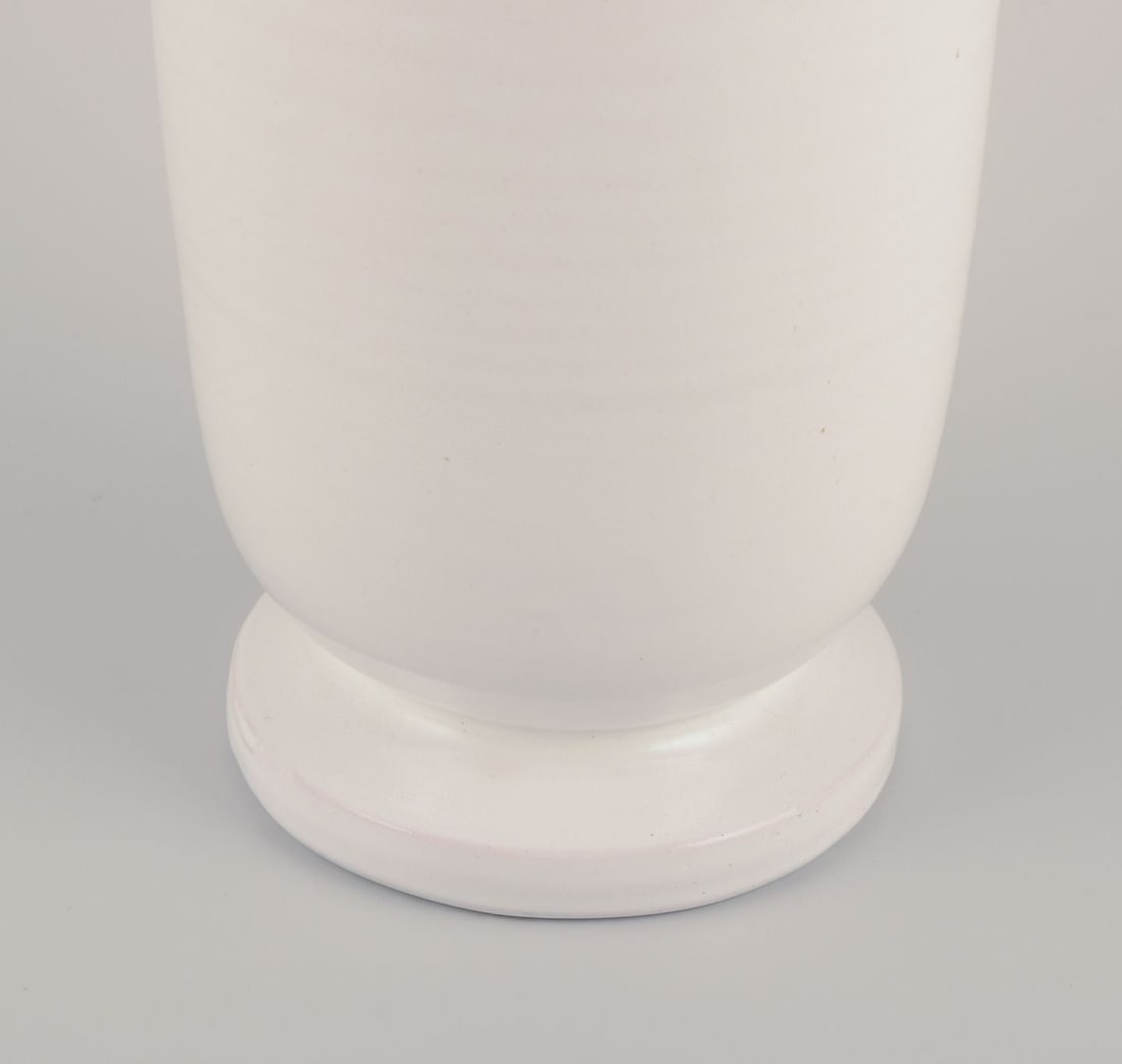 Kahler, Denmark. Large ceramic vase. White glazed classic shape. 1930/40's. - 4