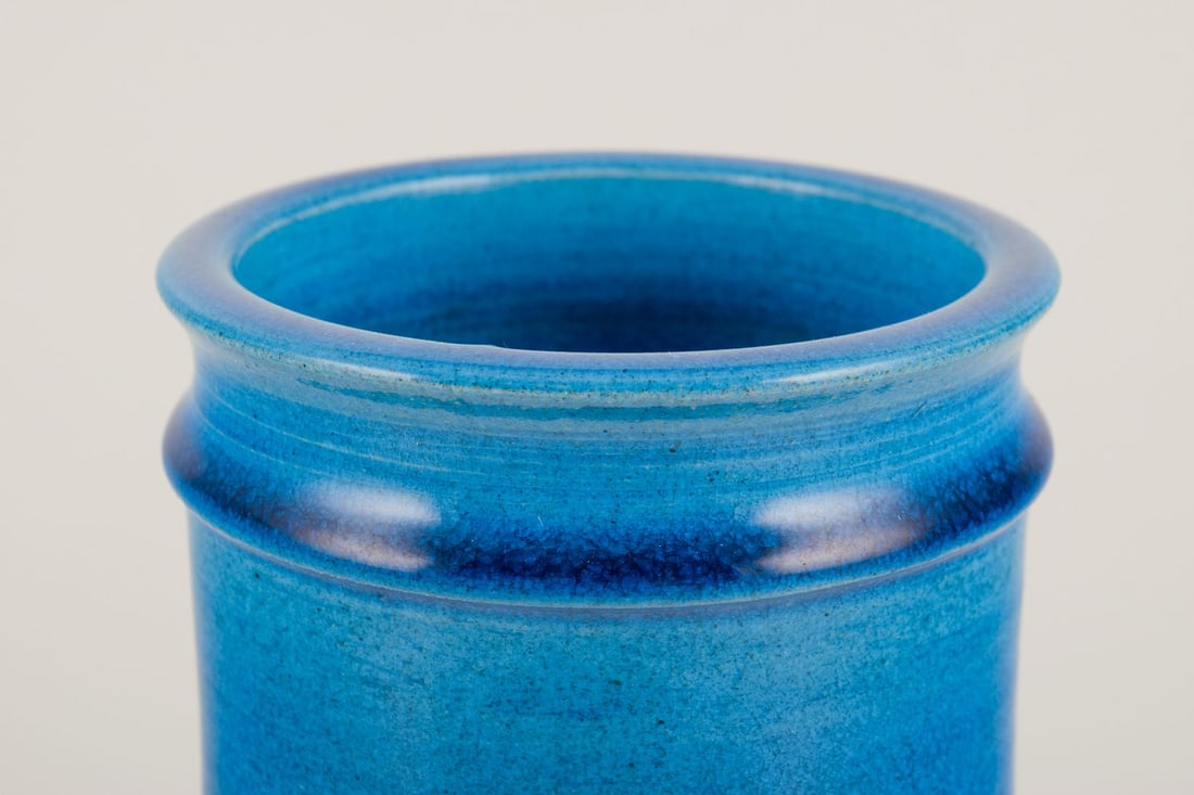 Nils Kahler for Kahle. Cylindrical ceramic vase with azure glaze. 1960s/70s. - 5