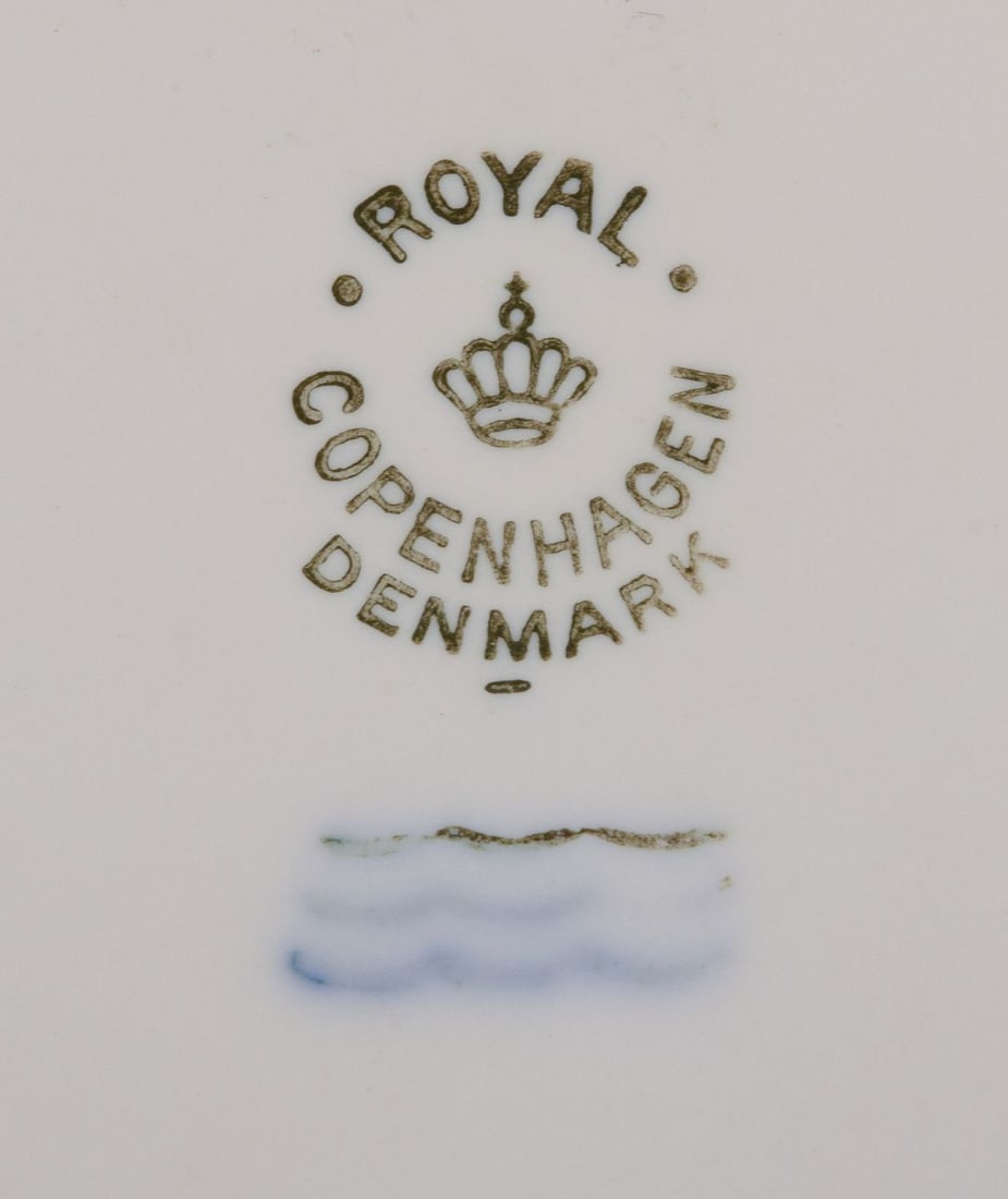 Royal Copenhagen. Three biscuit wall plaques, after motifs by Bertil Thorvaldsen. - 7