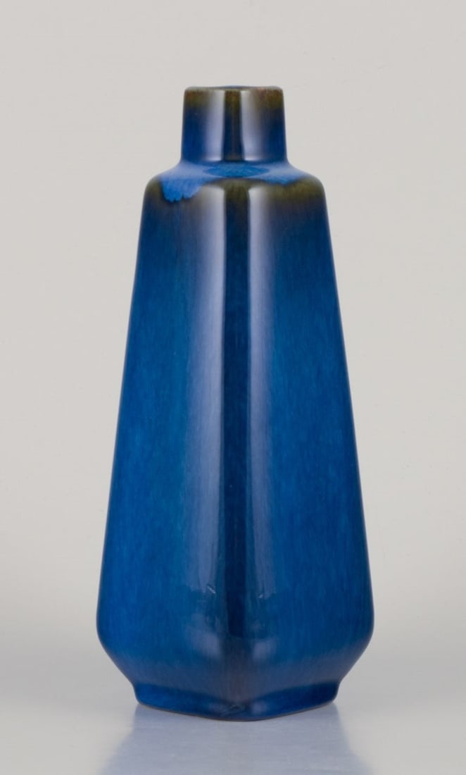 Sven Jonson for Gustavsberg. Laguna vase in glazed stoneware. 1960s/70s.: Sven Jonson for Gustavsberg. Laguna vase in glazed stoneware. Beautiful glaze in blue shades. From the 1960s/70s. In perfect condition. Marked. Dimensions of the vase: Height 20.5 cm x Diameter 7.0