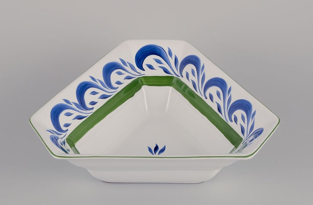 Herend, Hungary. Two large salad bowls and a salt and pepper set in ceramic. Approx. 1980s. - 3