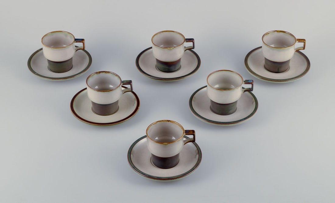Bing and Grondahl, Tema. Six sets of coffee cups and saucers in stoneware. 1970s.: Bing and Grondahl, Tema. Six sets of coffee cups and saucers in stoneware. From the 1970s. Model: 305. Marked. In perfect condition. First factory quality. Cup: Diameter 7.5 cm without handle x Height