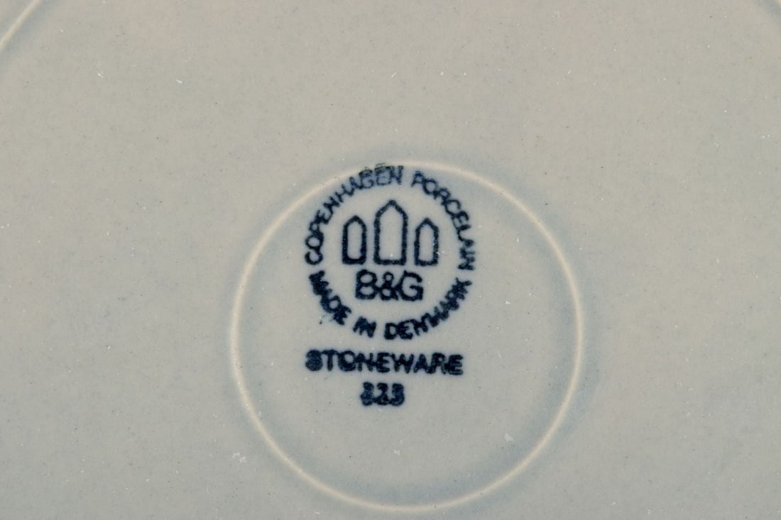 Bing and Grondahl "Colombia". A set of eight dinner plates in stoneware. 1970s. - 5