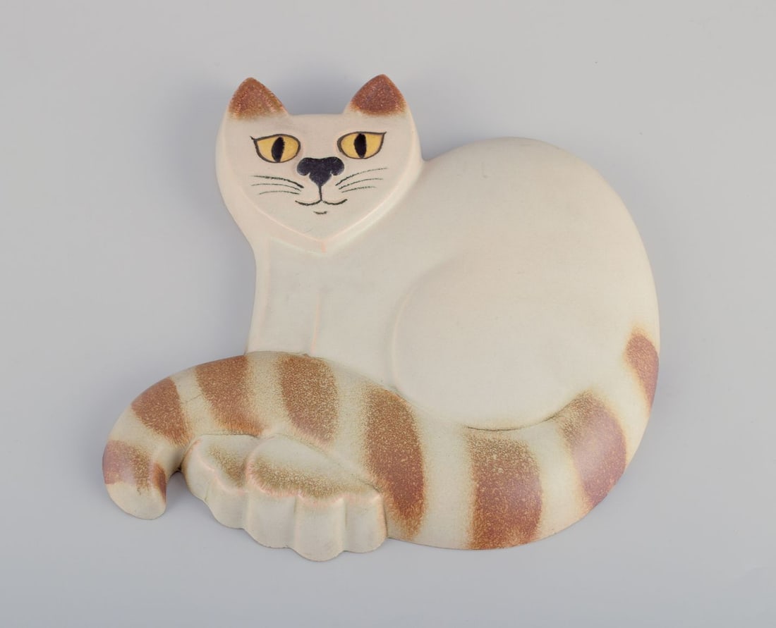 Pia Ronndahl for Gustavsberg, Sweden. Rare ceramic relief from the "Cats" series. Late 20th C.: Pia Ronndahl for Gustavsberg, Sweden. Rare ceramic relief from the "Cats" series. Hand-glazed. Late 20th century. Marked. In perfect condition. Dimensions: W 26.0 cm x H 25.0 cm x D 4.0 cm.; Pia