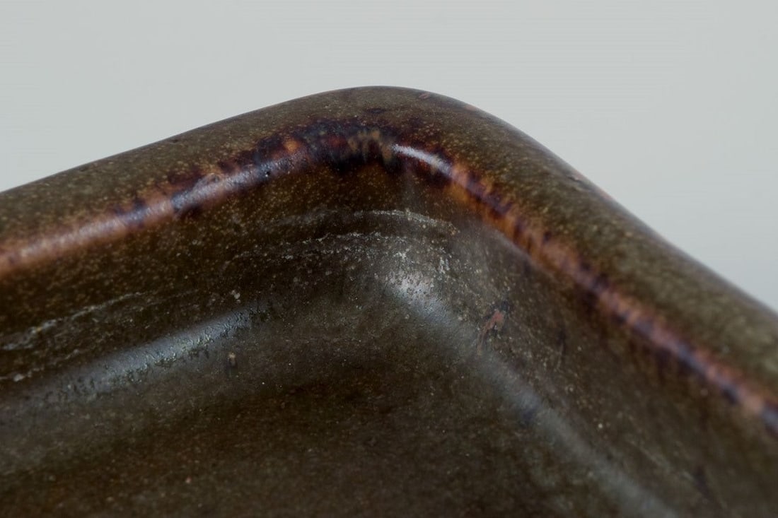 Eva Staehr-Nielsen for Saxbo, Denmark. Ceramic bowl with aubergine glaze. - 6