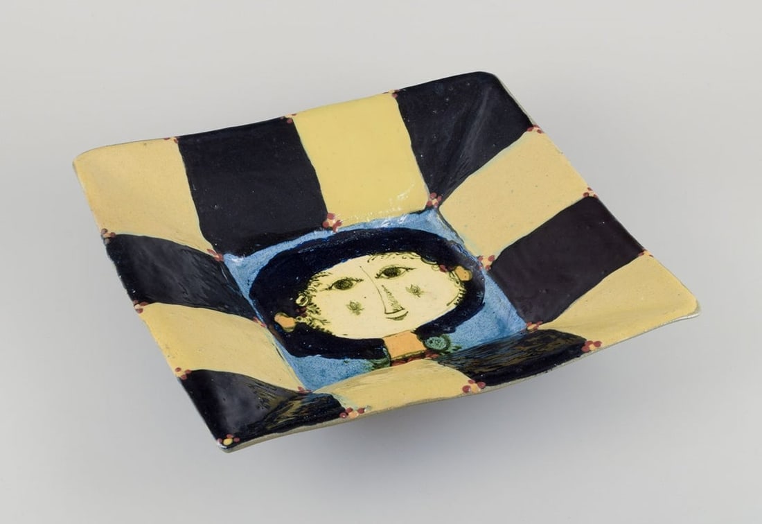 Bjorn Wiinblad, own workshop. Large ceramic bowl with female motif. Dated 1965.: Bjorn Wiinblad (1918-2006), own workshop. Large ceramic bowl with a female motif. Dated 1965. Signed. Label from Illums Bolighus. Perfect condition. Dimensions: W 39.0 cm. x H 7.5 cm.; Bjorn Wiinblad 