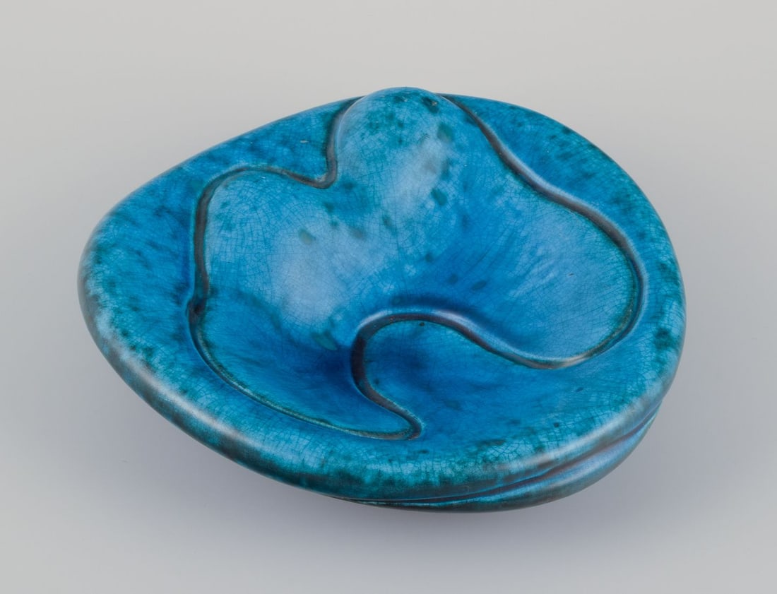 Hans Hedberg, Swedish ceramicist for Biot, France. Unique ceramic bowl. Organic form.: Hans Hedberg (1917-2007), Swedish ceramicist, for Biot, France. Unique ceramic bowl. Organic form. Glaze in blue and green tones. Approximately 1980s. Signed. In excellent condition with natural crazi