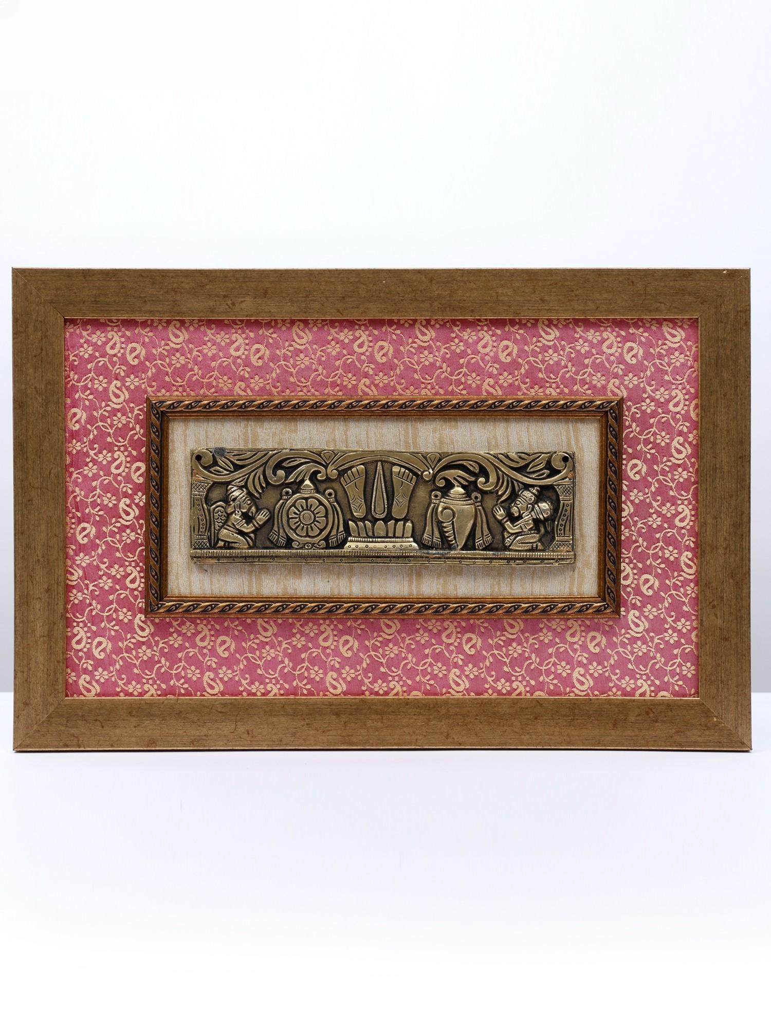 17" Vaishnava Symbols (Chakra, Tilak and Conch) with Garuda and Hanuman /Wood Framed Brass Sculpture: Description: --- Additional Information: itemcode: DDM724 Reserve: $103.00 Shipping: Domestic: Shipping rates are determined by destination International: Foreign shipping rates are determined by dest