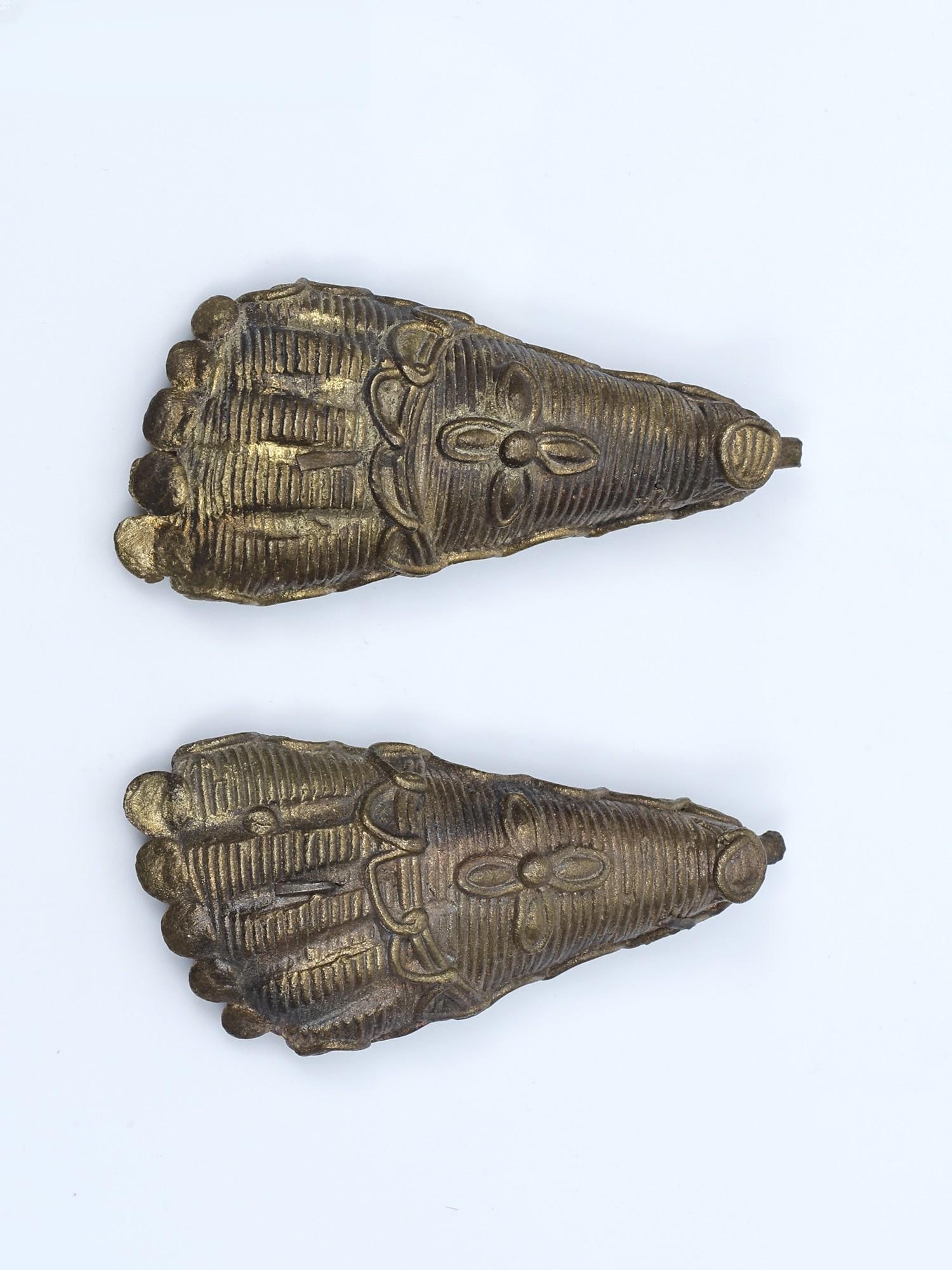 2" Small Devi's Charan in Brass: Description: --- Additional Information: itemcode: DDN356 Reserve: $57.00 Shipping: Domestic: Shipping rates are determined by destination International: Foreign shipping rates are determined by