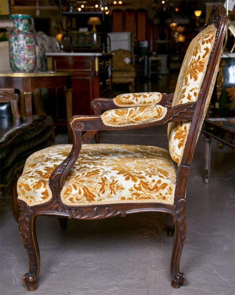 Pair of French Louis XV Style 1930s Walnut Armchairs Embroidered Upholstery - 7