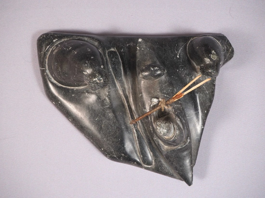 Vintage NOWYAPIK Inuit Canada Native Carving Hunter seals Kayak Soapstone 1977 (1 of 5)